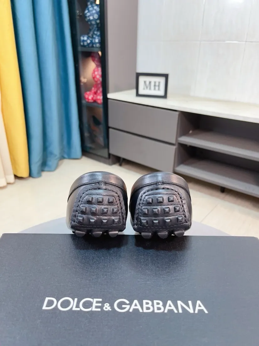 Men's men's shoes💰458🌸🌸[Dolce&Gabbana] DG new men's fashionable casual slip-on shoes Peas shoes🇨🇳Official website original 1:1 mold opening, original order quality 💯Fine workmanship, high-end luxury☘The first layer is made of imported Italian cowhide🌴The first layer of sheepskin lining🍓Rubber wear-resistant and non-slip outsole, comfortable to wear🍍Versatile style, the first choice for high-class men🍉Black available! Code number 38-44